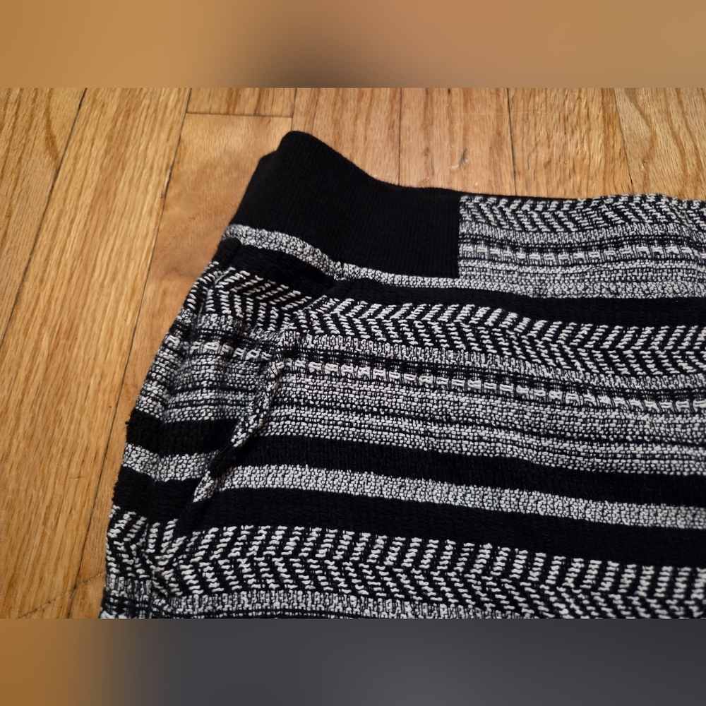 Lou & Grey Womens Black and Gray Striped Mini Skirt With Pockets EUC Size M - Picture 4 of 14